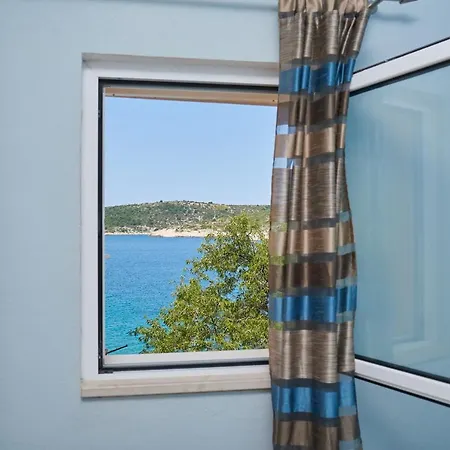 Apartman Lumi *
